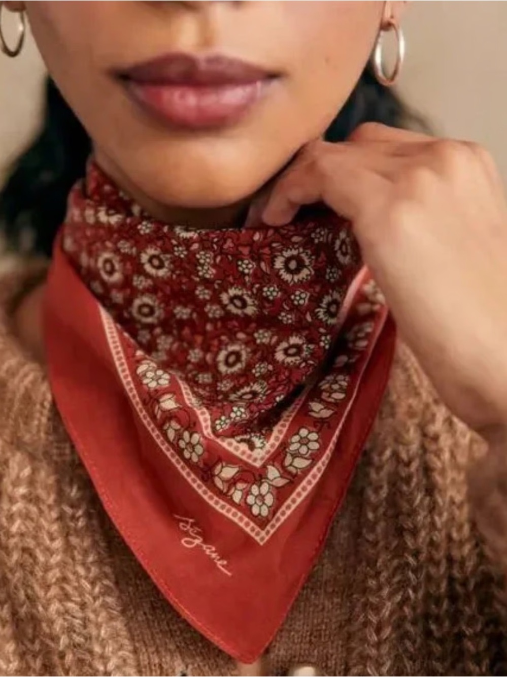 Sezane red scarf LE FOULARD POUR LA VIE
DE RUE Red Floral Bandana Neck Scarf